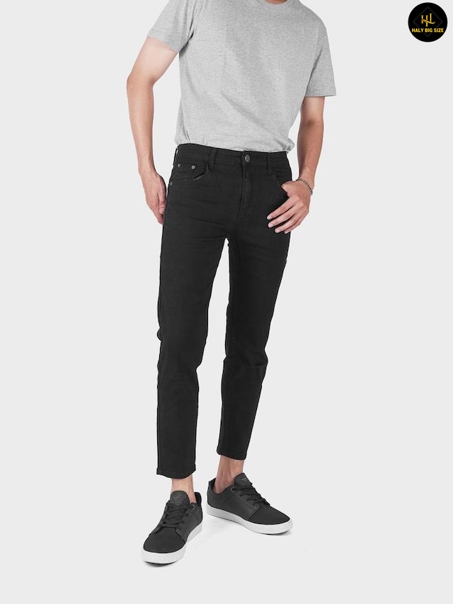 phối quần jean đen nam với giày sneaker