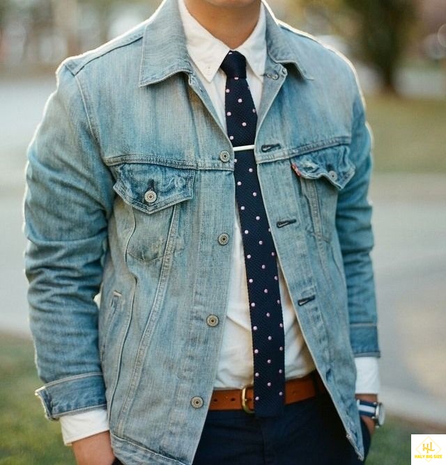 Ao-khoac-jean-ket-hop-voi-ao-so-mi-va-ca-vat