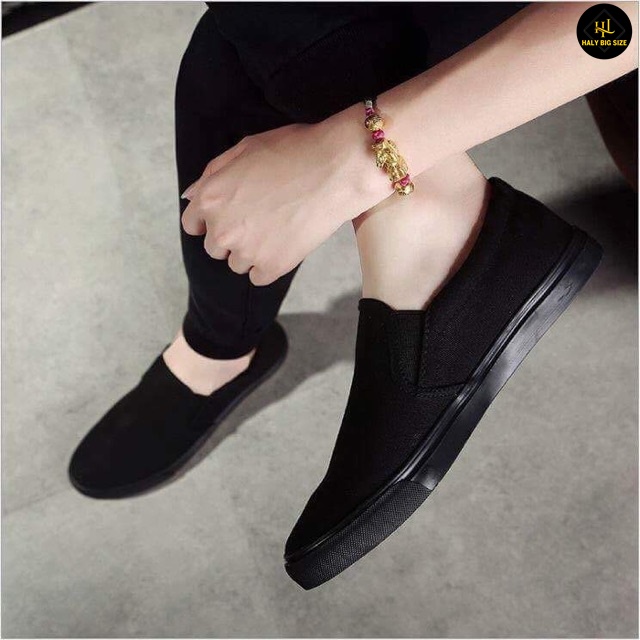quan kaki đi với giày lười