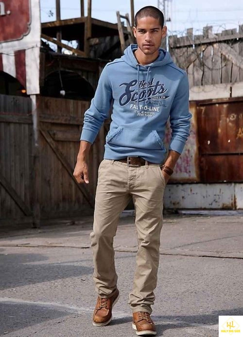 quan-kaki-phoi-voi-ao-hoodie